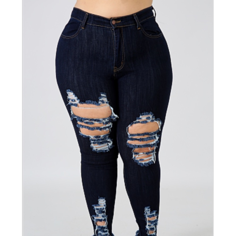 (+ size) Distressed Jeans